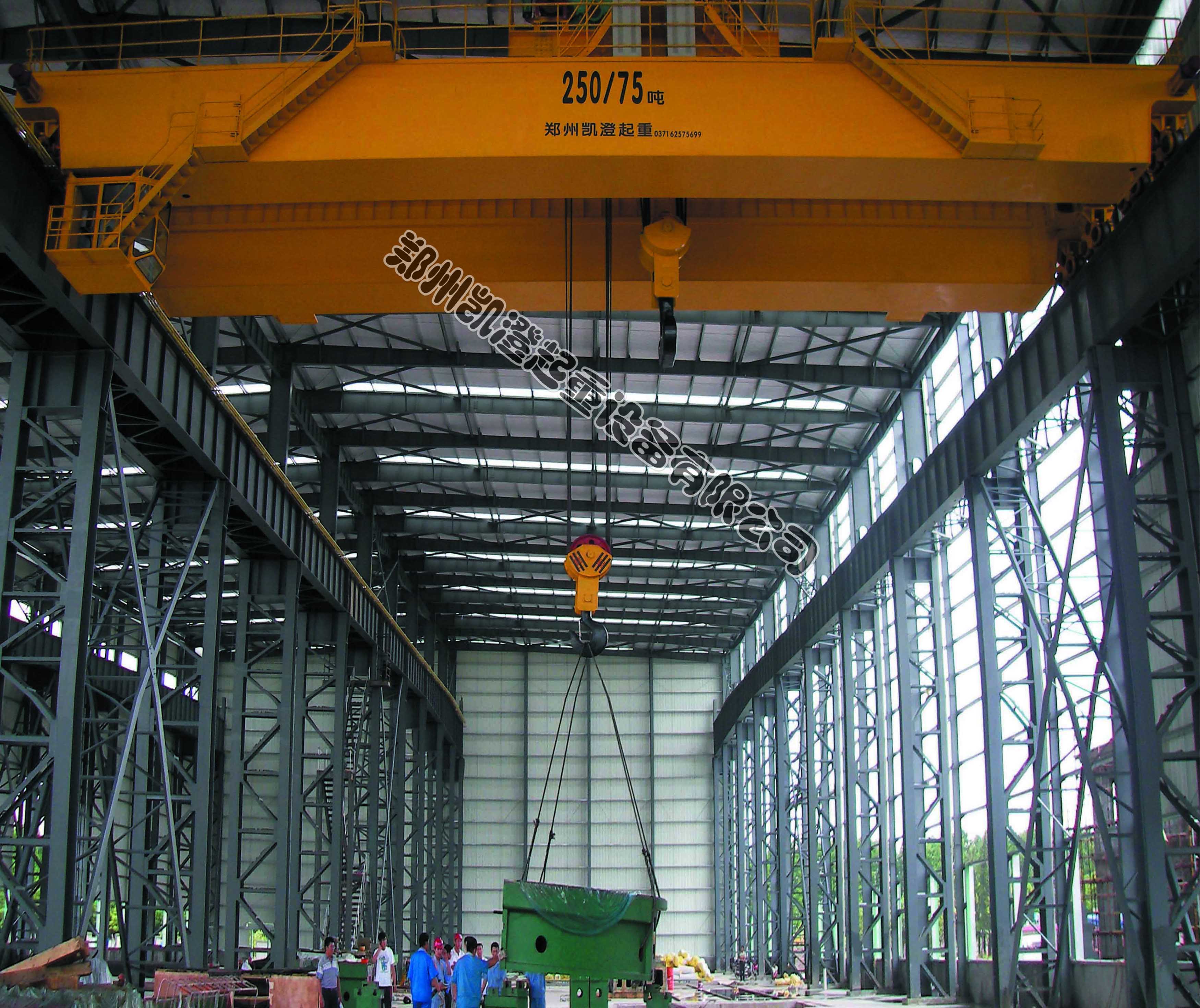 为上海晨浦冶金设备有限公司生产的ＱＤ２５０／７５ｔ通用桥式起重机